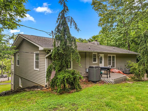 3rd image of 1302 Irwin Dr