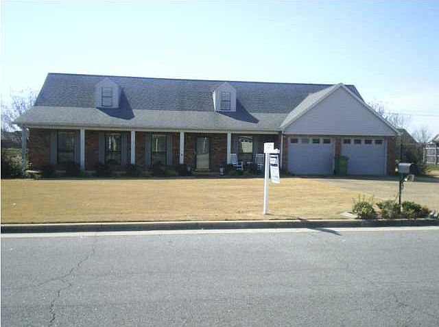 1st image of 2220 Jennifer Ave