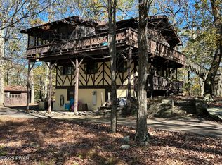 101 Beartrap Mountain Rd, Greentown, PA 18426