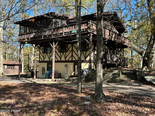 101 Beartrap Mountain Rd, Greentown, PA 18426