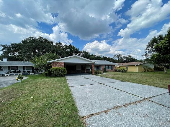 3rd image of 1947 Woodcrest Dr
