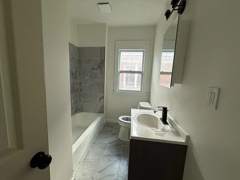 2509 Gladstone St #2 — Photo 26