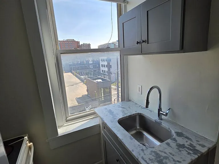 621 W Turner St — Photo 6