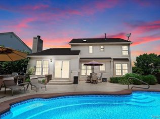 1183 Colt Dr, South Lyon, MI 48178