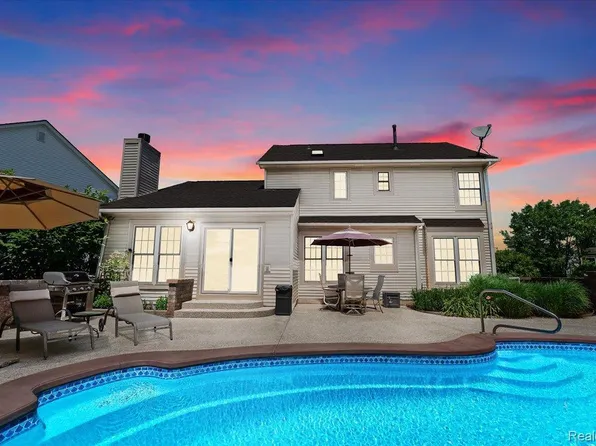 1183 Colt Dr, South Lyon, MI 48178