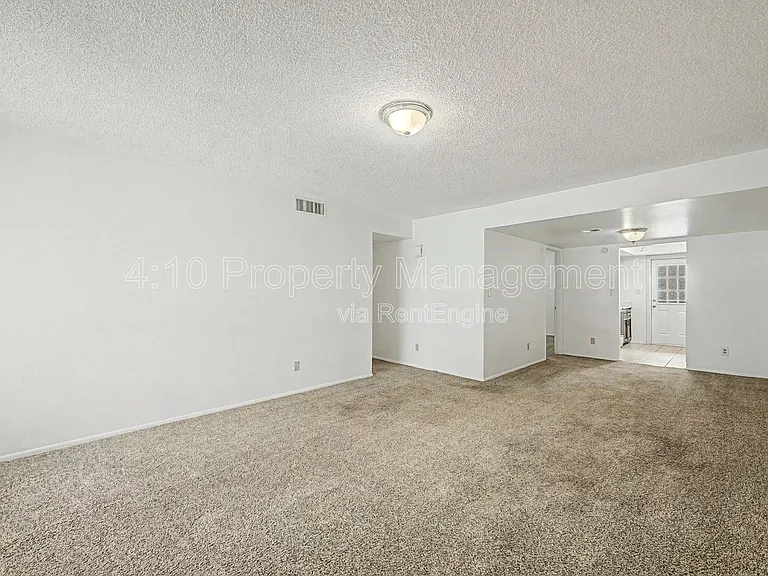 1927 E Hampton Ave #256 — Photo 9