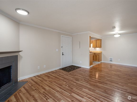 4th image of 16817 Larch Way #D104