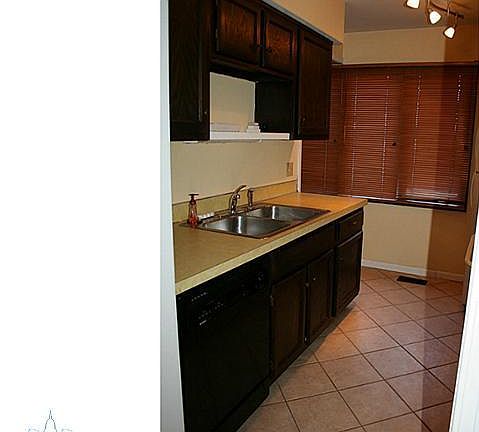 5th image of 694 E Jaywood Dr