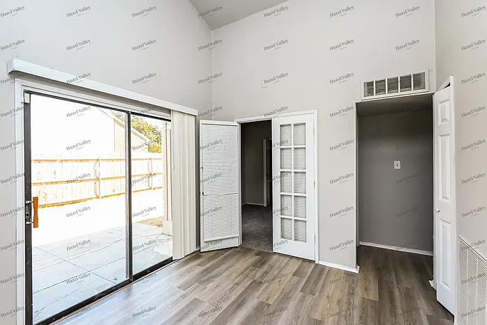3 bed, 2.0 bath, 1203 sqft, $1,745 — Photo 4