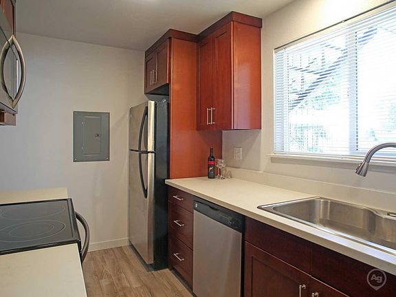2nd image of 5900 Soundview Dr #2