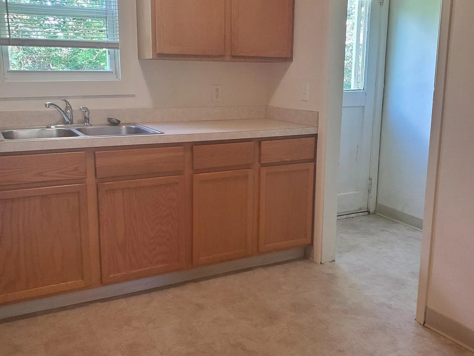 2 bed, 1.5 bath, 1200 sqft, $1,300 — Photo 4