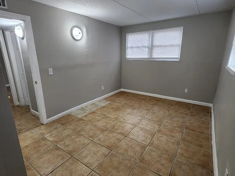 2851 Sophia St — Photo 5