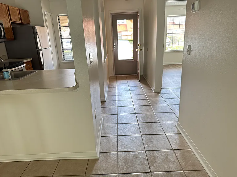 317 Redwood Ln — Photo 6