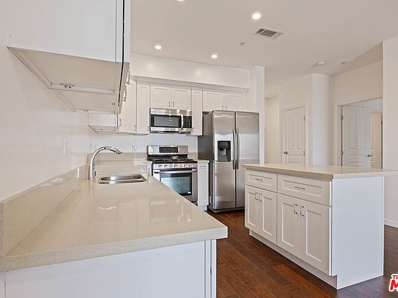 4th image of 155 S Oxford Ave #402