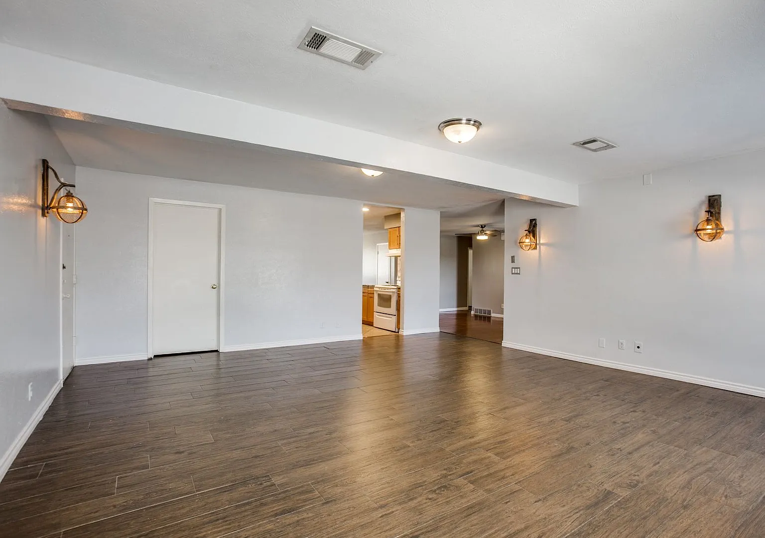 Single Story House in Garland w/ Great Yard Space — Photo 2