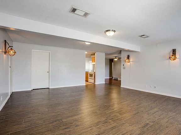 2nd image of 4425 Windsor Dr