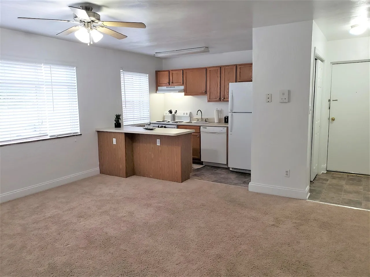 Pacific Highlands Apartments — Photo 3