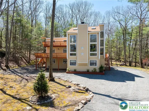 169 Shiny Mountain Rd, Greentown, PA 18426