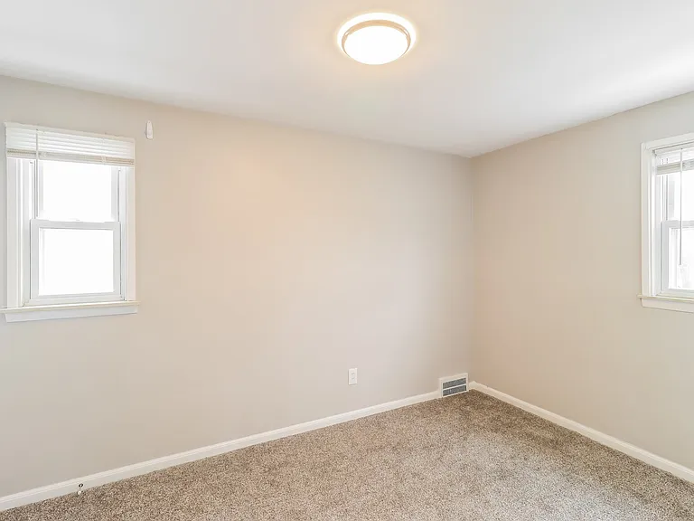 572637_029_bedroom_13527384.jpg