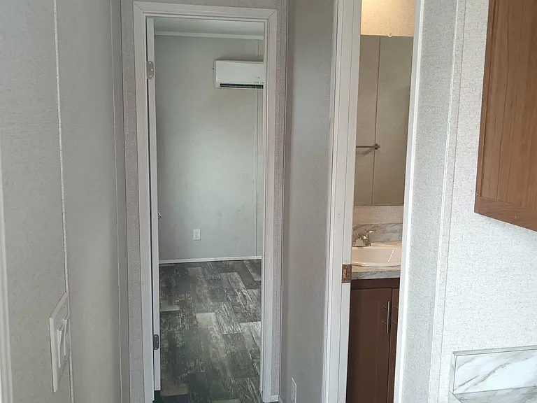 245 SE 29th St #B2 — Photo 2
