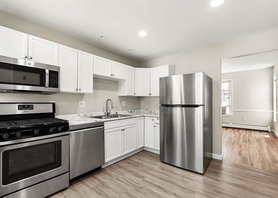 1st image of 21 Carleton Ave