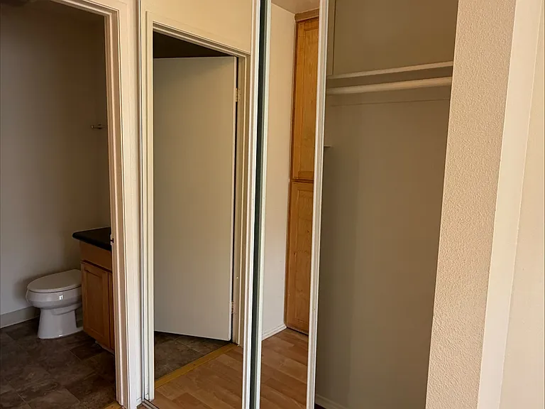 College Ave Apts. — Photo 12