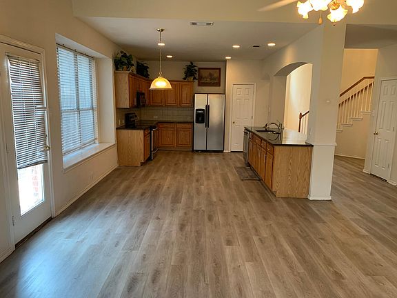 5th image of 1015 Bellcrest Dr