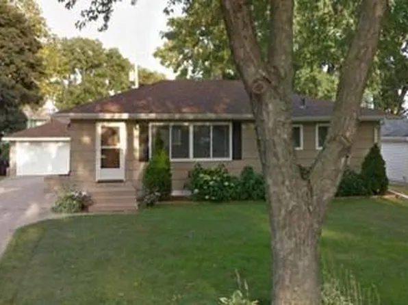261 9th Ave NW, New Brighton, MN 55112