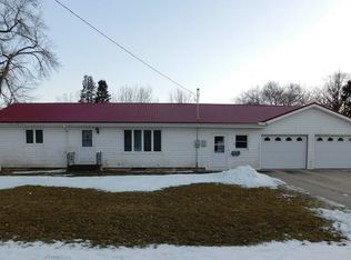 600 1st Ave, Floyd, IA 50435
