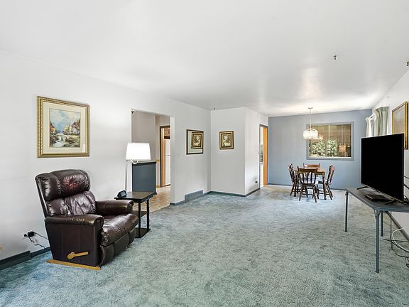 5th image of 8149 Euclid Ave