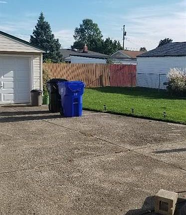 3rd image of 15742 Paulding Blvd