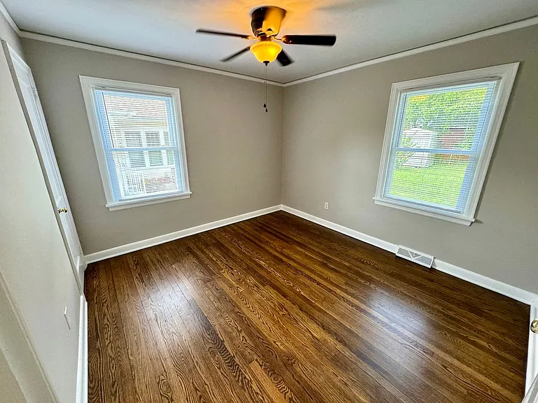500 Elm St — Photo 14