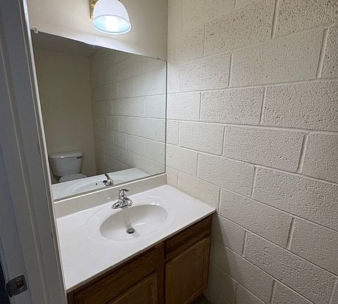 3rd image of 258 Lindsay Dr