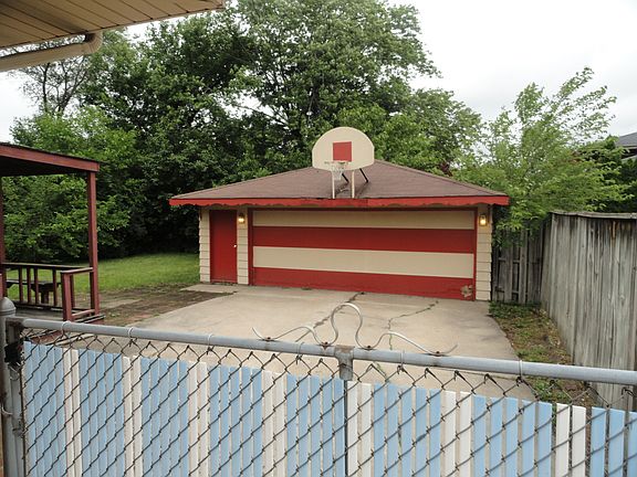 3rd image of 516 Marie Dr