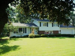 3313 Boulder Dr, Cedar Falls, IA 50613