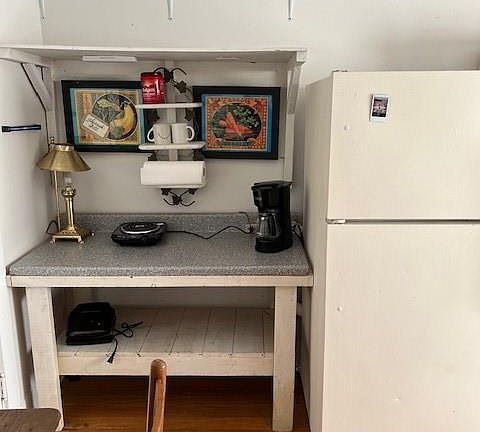 5th image of 212 N Resident St #A