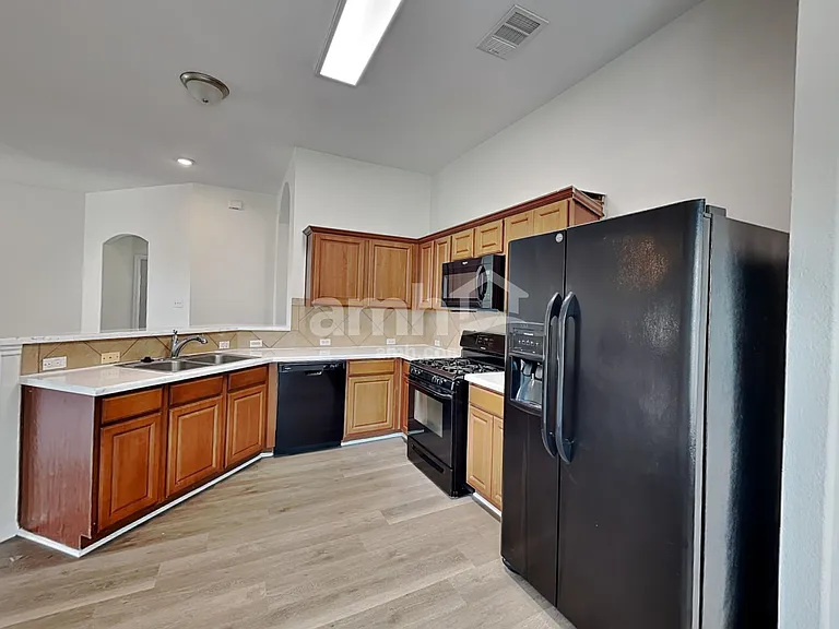 1701 Amberwood Loop — Photo 3