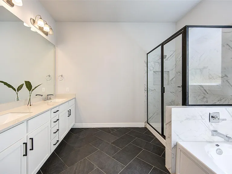 4110 Sherman Oak Ln — Photo 4