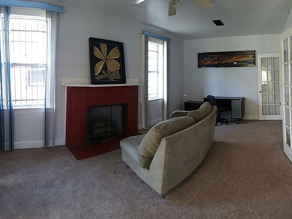 4th image of 1919 N Myrtle Ave