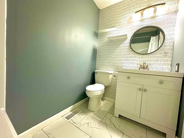 Stonehedge Dr — Photo 9