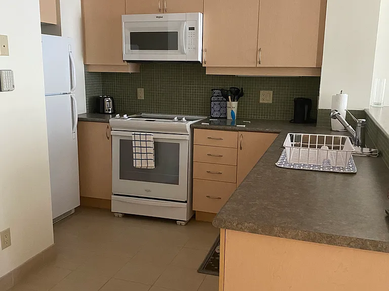 1425 Bayview Ave — Photo 31