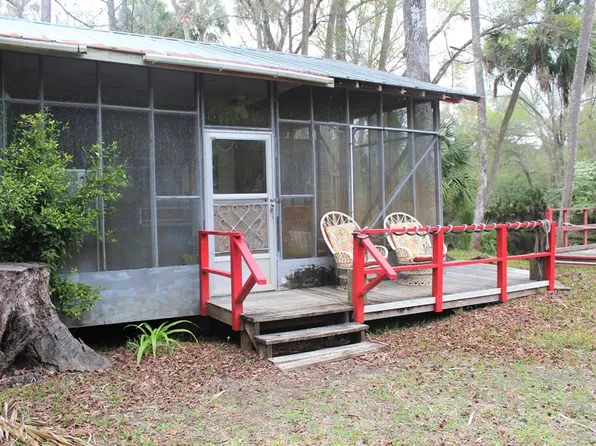 1724 River Rd NE, Steinhatchee, FL 32359