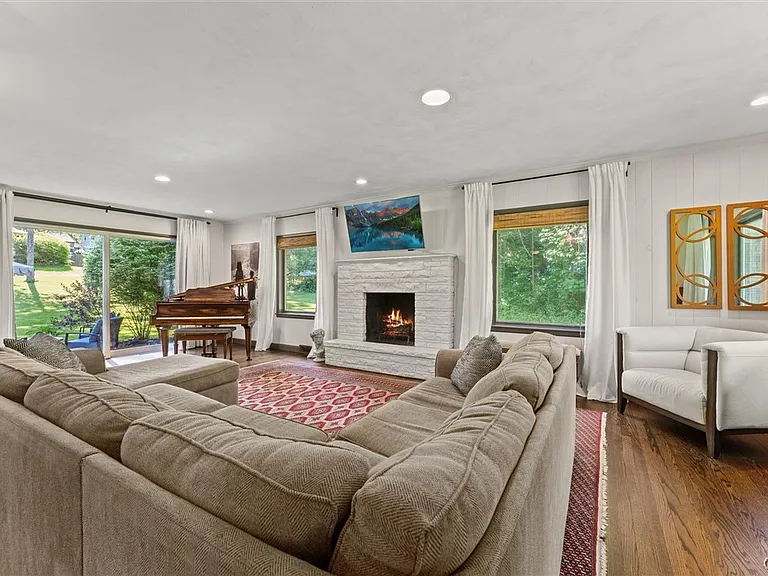30 Lyndon Rd — Photo 8