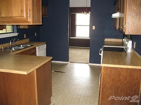 4th image of 6708 Hadley Dr