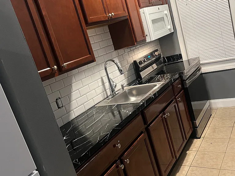 231 Cohannet St — Photo 14