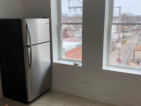 3rd image of 1609 S Lawndale Ave #3N