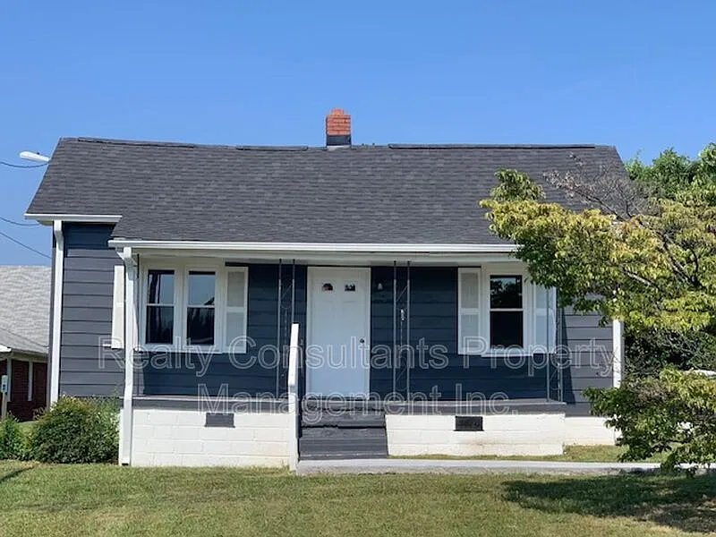 2 bed, 1.0 bath, 823 sqft, $1,250 — Photo 1