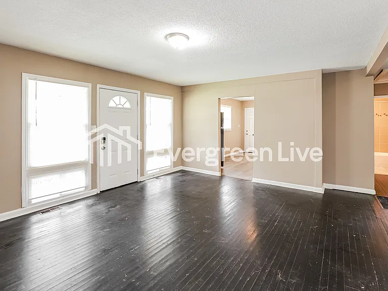 1509 N Hocker Ave — Photo 4