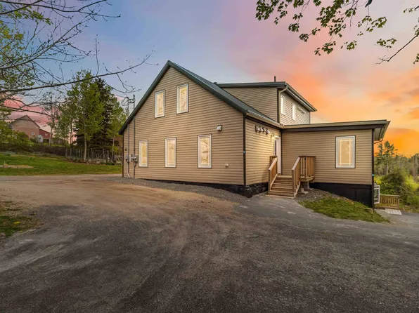 42 Cornwall Rd, Lunenburg, NS B0J 1E0