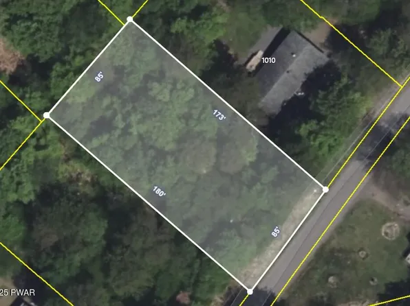 10 Mohawk Trl, Gouldsboro, PA 18424